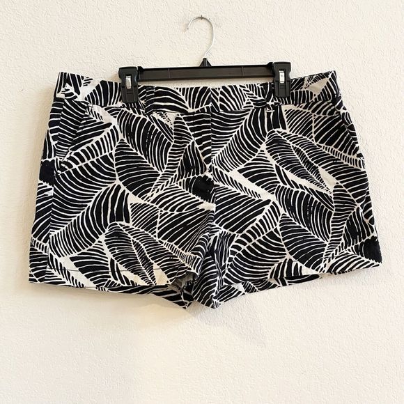 Ann Taylor Loft 100% Cotton Shorts Black White Floral Leaf Print Tropical SZ 14 - Picture 4 of 10